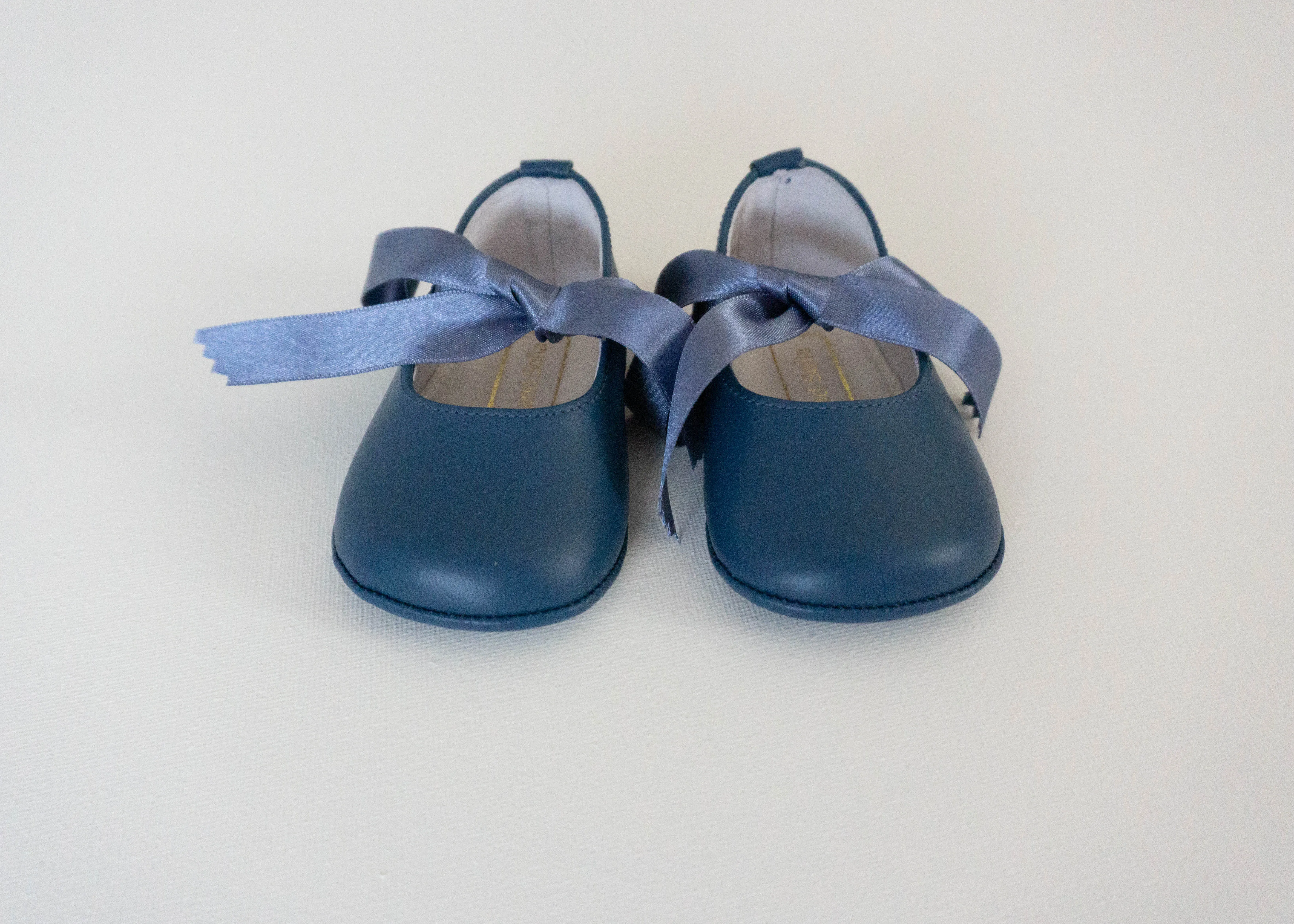 Blu Mary Jane Pram shoes with blu ribbon