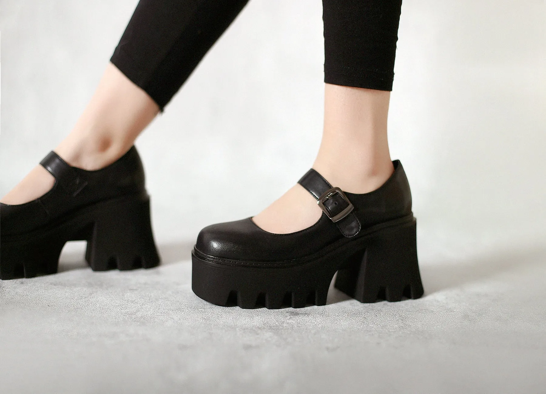Classic Chunky Heel Platform Mary Jane - Black