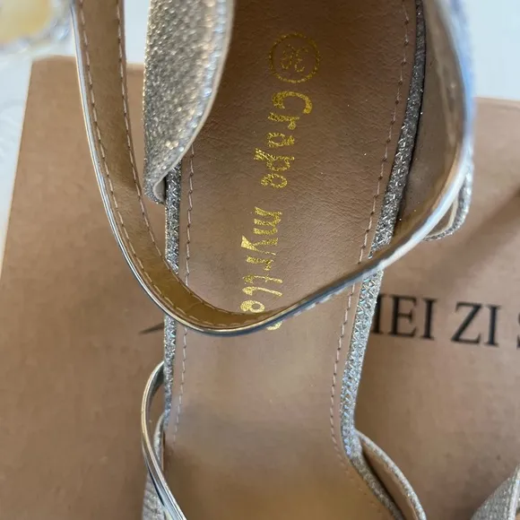 NWT Crape Myrtle Silver heels