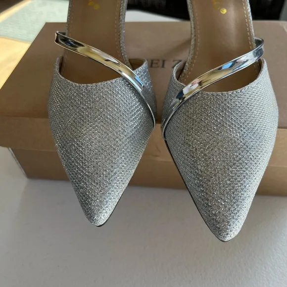NWT Crape Myrtle Silver heels