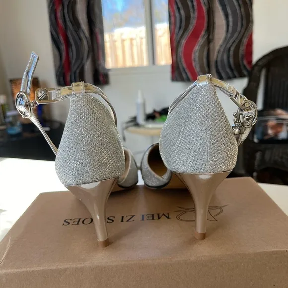 NWT Crape Myrtle Silver heels